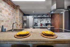 Estúdio luxo, vista para a cidade | Sala de jantar