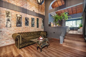 Estúdio luxo, vista para a cidade | Sala de estar