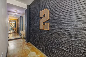 Deluxe Apartment, City View | Free WiFi - Lleras Vibex Party (Medellín)