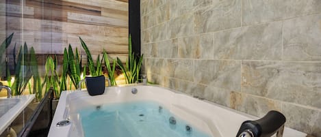 Studio Supérieur | Bain à remous privé