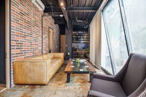 Deluxe Apartment, City View | Living area - Lleras Vibex Party (Medellín)