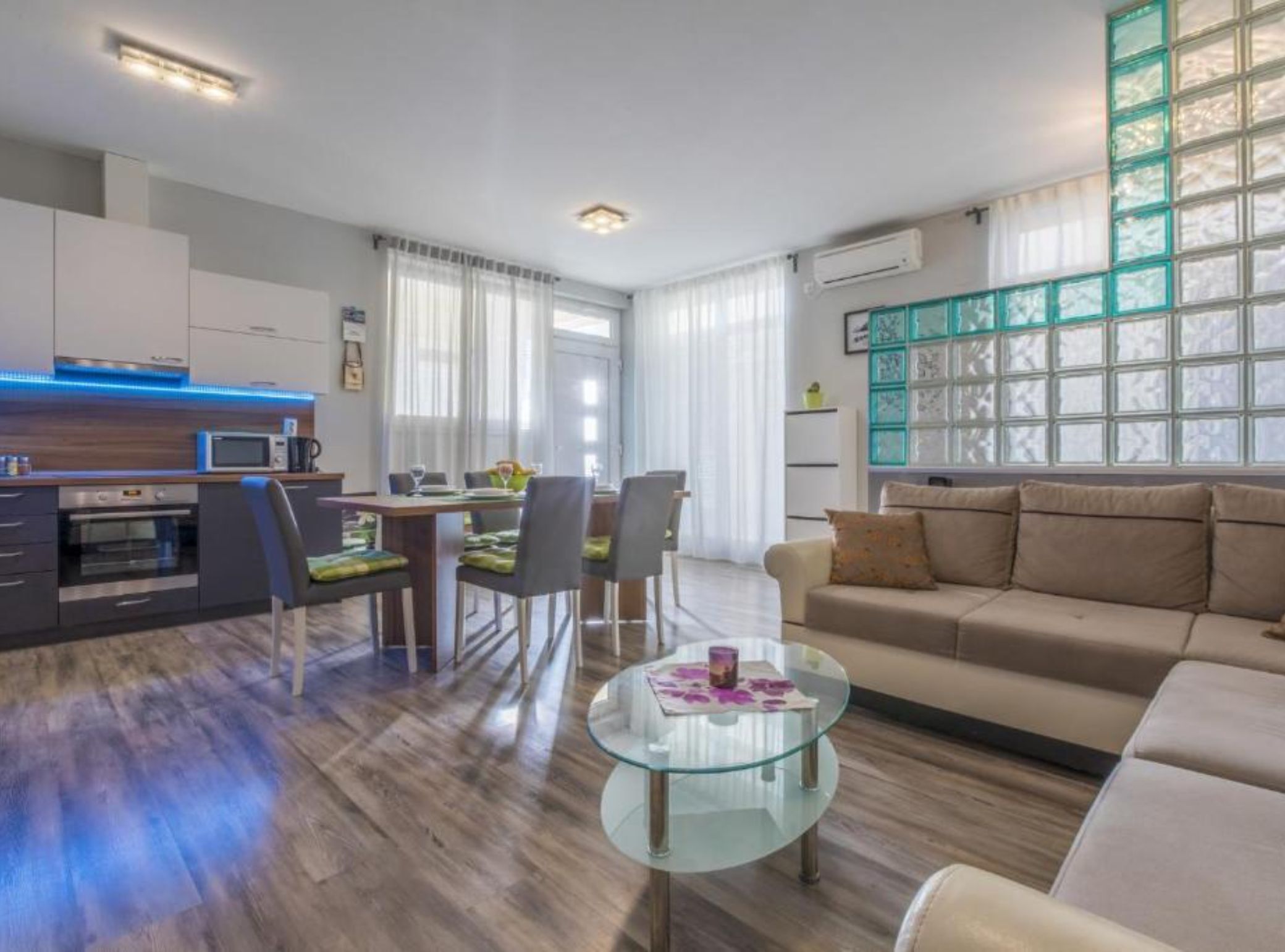 Huoneisto (Two Bedroom Apartment with Loggia) | Majoituspaikan mukavuudet