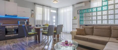 Appartement (Two Bedroom Apartment with Loggia) | Ăquipement de lâhĂ©bergement