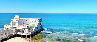 L'onde Turquoise - Apartment With Feet in the Water