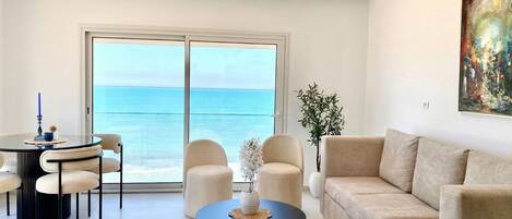 Appartement, 2 chambres, balcon | Salle de séjour