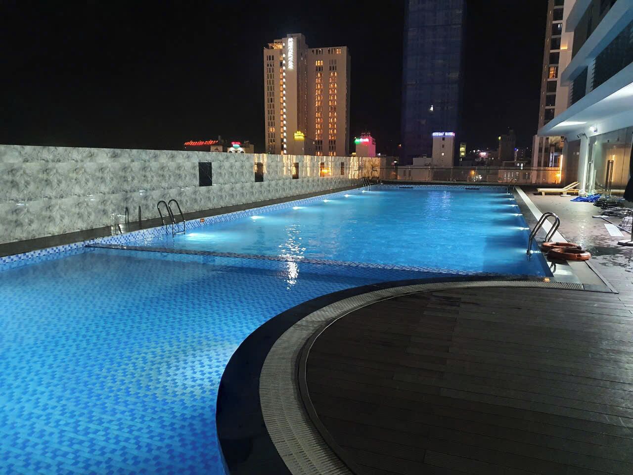 Hồ bơi ngoài trời 