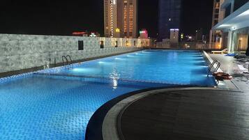 Hồ bơi ngoài trời