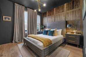 3 bedrooms, iron/ironing board, WiFi, bed sheets - Nashville Skyline | Rooftop Deck & Fire Pit (Nashville)