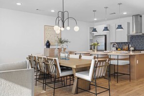 Dining - Nashville Skyline | Rooftop Deck & Fire Pit (Nashville)