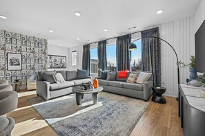 Televisión y oficina 