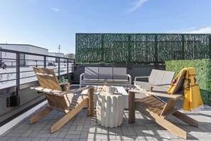 Terrace/patio - Nash Skyline Views Rooftop with Fire Pit  Grill (Nashville)