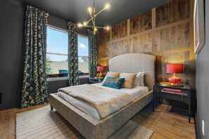 3 bedrooms, desk, iron/ironing board, travel crib - Nash Skyline Views Rooftop with Fire Pit  Grill (Nashville)