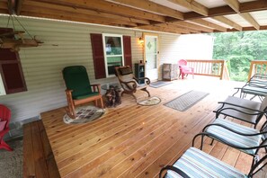 Terrace/patio - Adorable 3BR Retreat with Gig-Speed WiFi in Middle Tennessee (Crossville)
