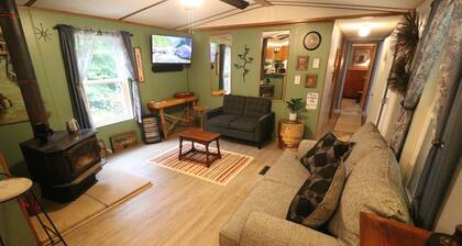 Adorable 3BR Retreat with Gig-Speed WiFi in Middle Tennessee