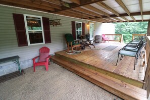 Terrace/patio - Adorable 3BR Retreat with Gig-Speed WiFi in Middle Tennessee (Crossville)