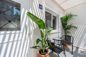 Outdoor dining - Aram`s Luxury Port House (Kos)