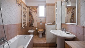Produtos de toalete grátis, secador de cabelo, roupões de banho 