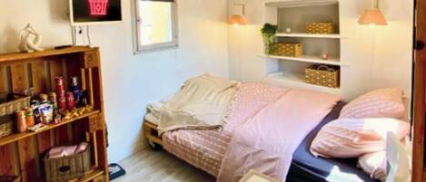 Internet, bed sheets