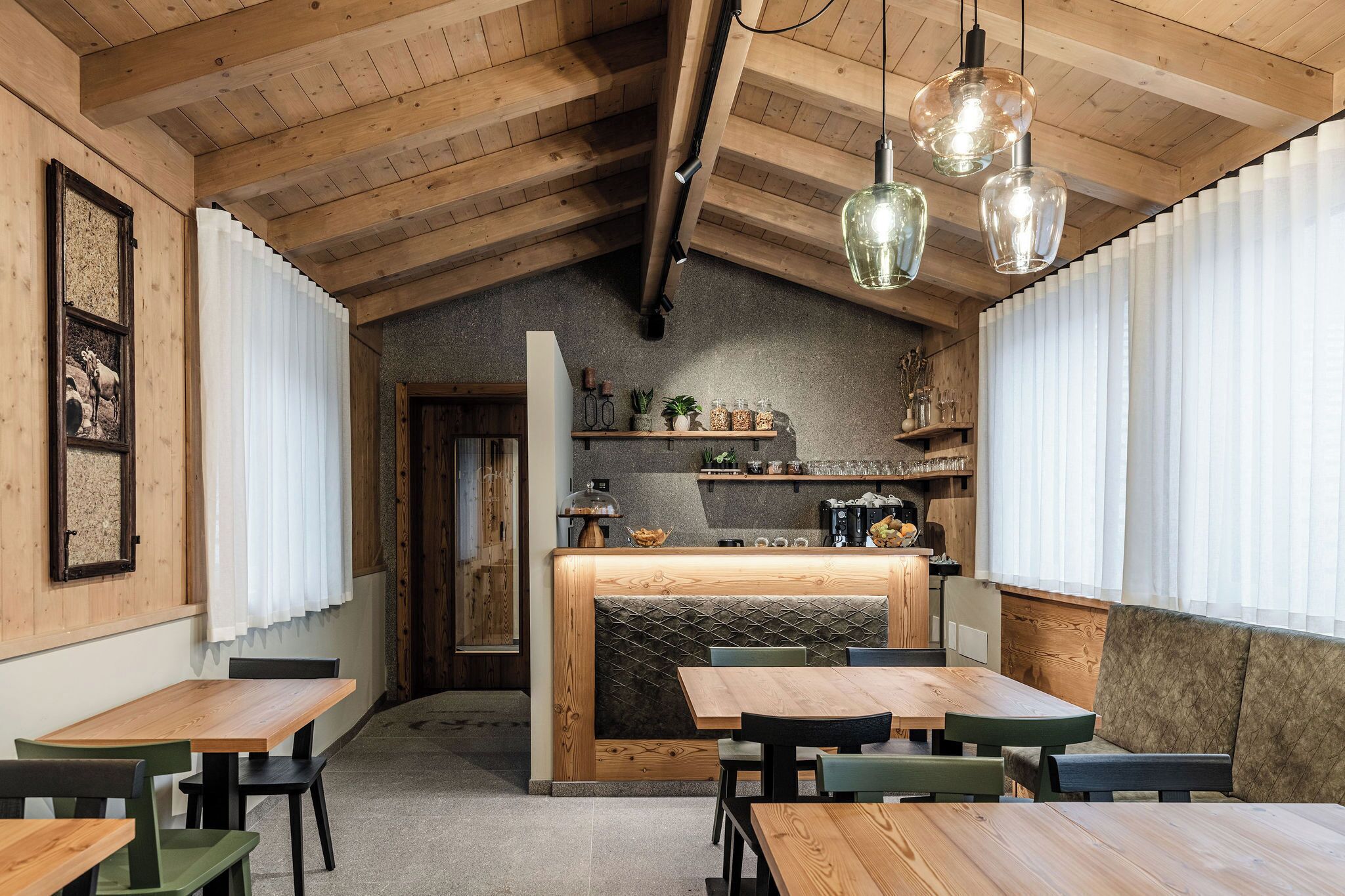 Tägliches Frühstücksbuffet (15 EUR pro Person)