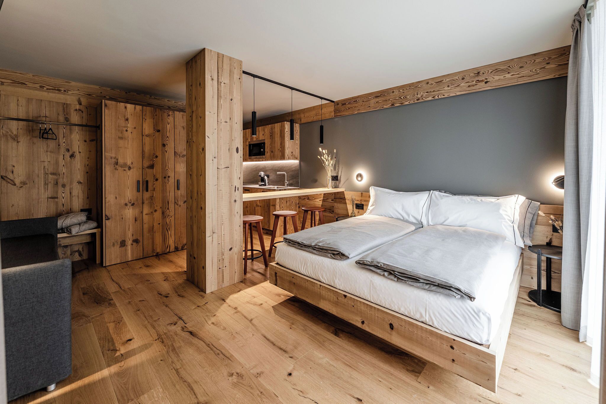 Suite estudio de lujo, vista a la montaña | Ropa de cama de alta calidad, edredón y cortinas blackout 