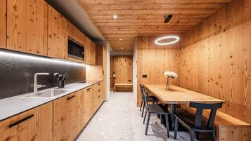 Apartment, Balcony, Mountain View | Private kitchen