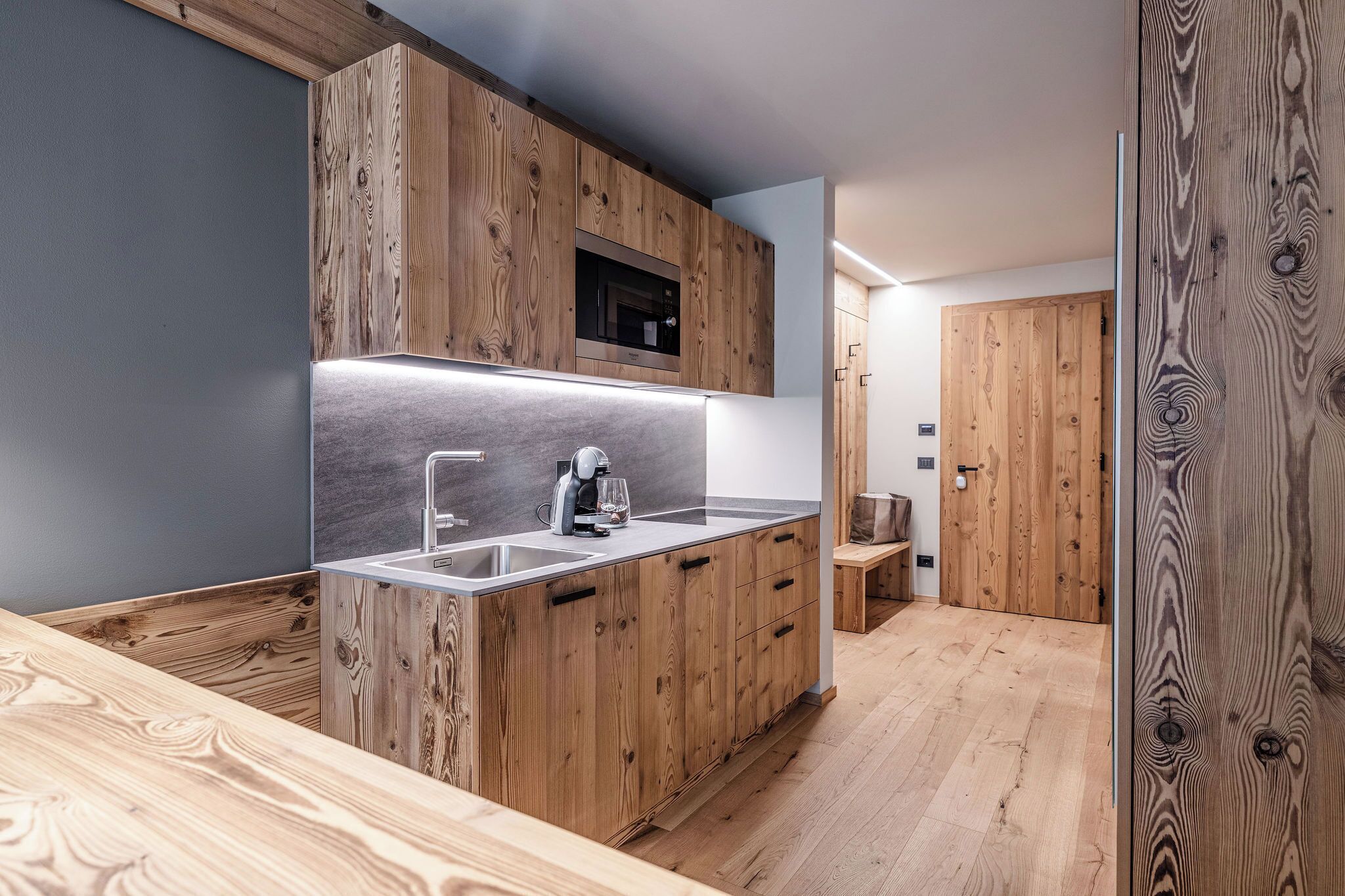 Full-size fridge, microwave, stovetop, cookware/dishes/utensils