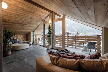 Hot tub. El Giof Alpine Home