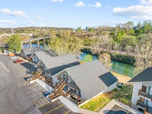 Exterior - Cozy 2-bedroom Resort condo in Branson with Heated Pool and fitness Center (Branson)