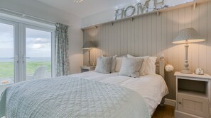 Iron/ironing board, free WiFi, bed sheets - Hafan Nefyn - sleeps 8 guests  in 4 bedrooms (Nefyn)