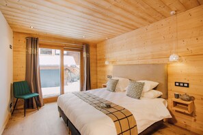Iron/ironing board, travel cot, free WiFi, bed sheets - Chalet Harmonie: Morzine centre, stylish sleeps 12 (Morzine)