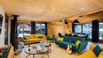 TV, fireplace, stereo