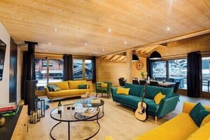 TV, fireplace, stereo - Chalet Harmonie: Morzine centre, stylish sleeps 12 (Morzine)