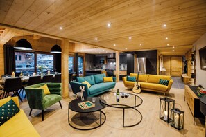 TV, fireplace, stereo - Chalet Harmonie: Morzine centre, stylish sleeps 12 (Morzine)