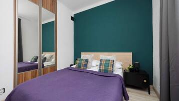 Iron/ironing board, travel crib, WiFi, bed sheets