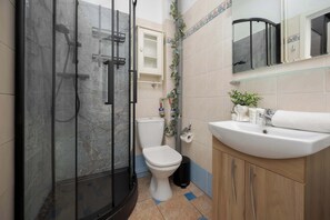 Ducha, secador de pelo, toallas