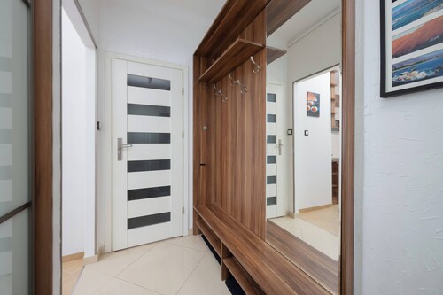 Colorful Apartment | Separate Kitchen | Close to the Airport