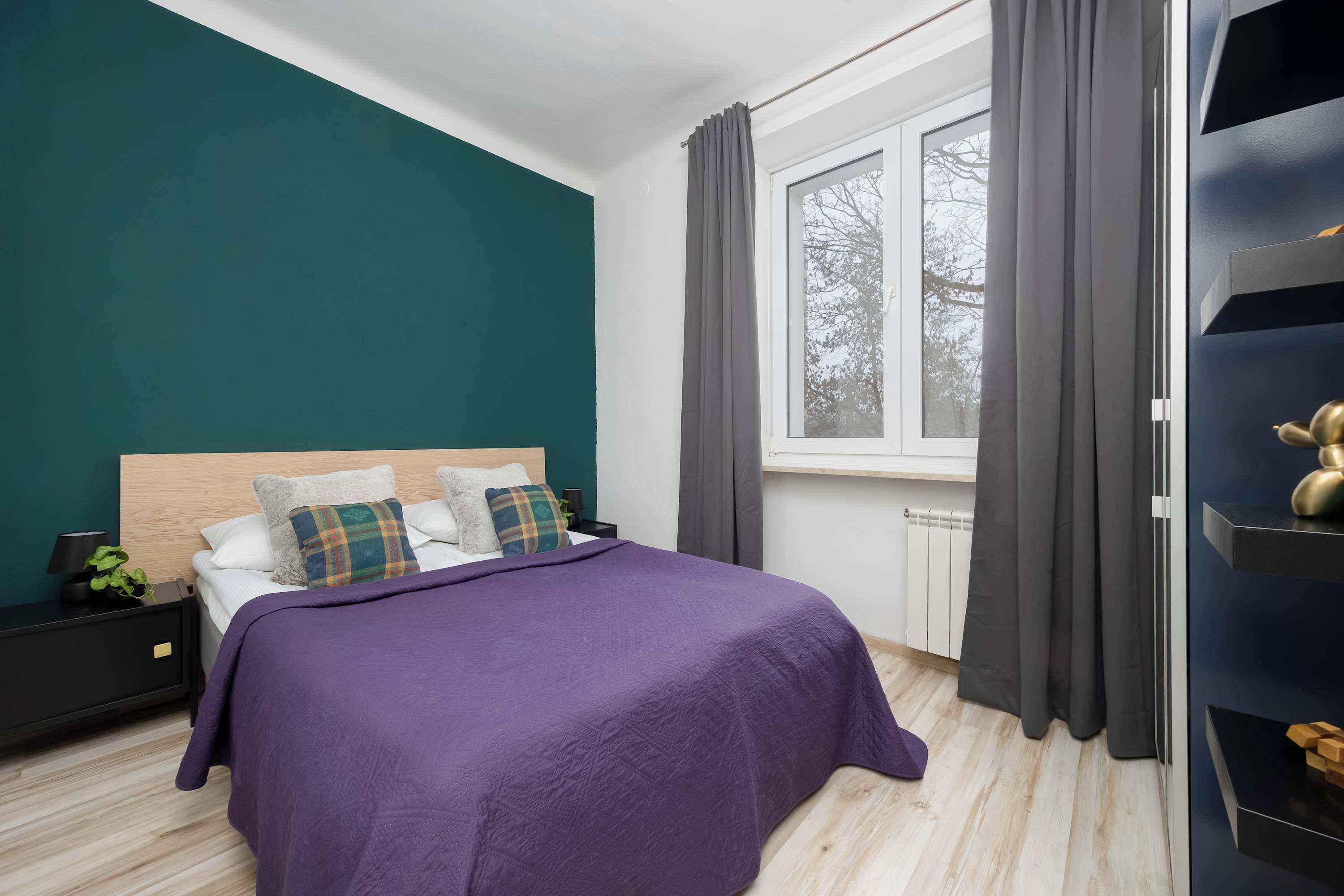 Fer et planche à repasser, lit de bébé portatif, Wi-Fi, literie fournie