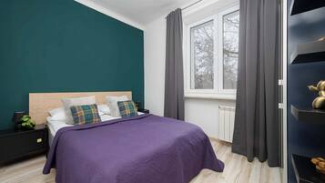 Iron/ironing board, travel crib, WiFi, bed sheets