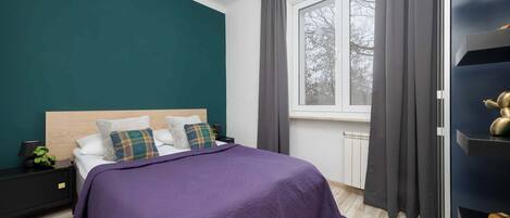 Fer et planche à repasser, lit de bébé portatif, Wi-Fi, literie fournie