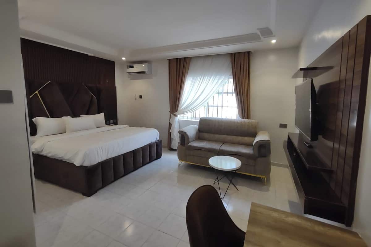 Deluxe Room, Balcony, City View | Desk, laptop workspace, blackout drapes, soundproofing