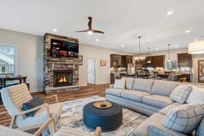 TV, fireplace, ping pong - Lakefront • HotTub • Luxe Baths • Fire Pit Retreat (Mineral)