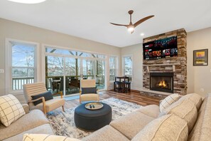 TV, fireplace, ping pong - Lakefront • HotTub • Luxe Baths • Fire Pit Retreat (Mineral)