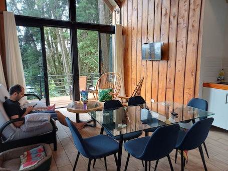 Interior. Modern cabin with private deck close to Zarcero