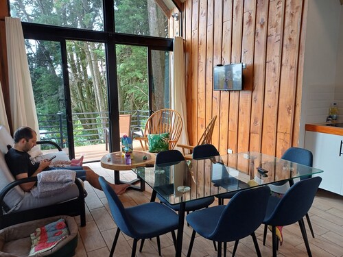 Modern cabin with private deck close to Zarcero