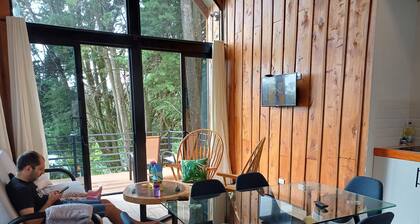 Modern cabin with private deck close to Zarcero