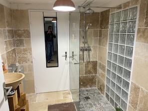 Shower, hair dryer, bidet, towels - Beautiful, large, bright house! 12 minutes from Paris centre.... (Deuil-la-Barre)