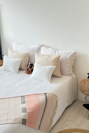 6 bedrooms, iron/ironing board, WiFi, bed sheets - Beautiful, large, bright house! 12 minutes from Paris centre.... (Deuil-la-Barre)