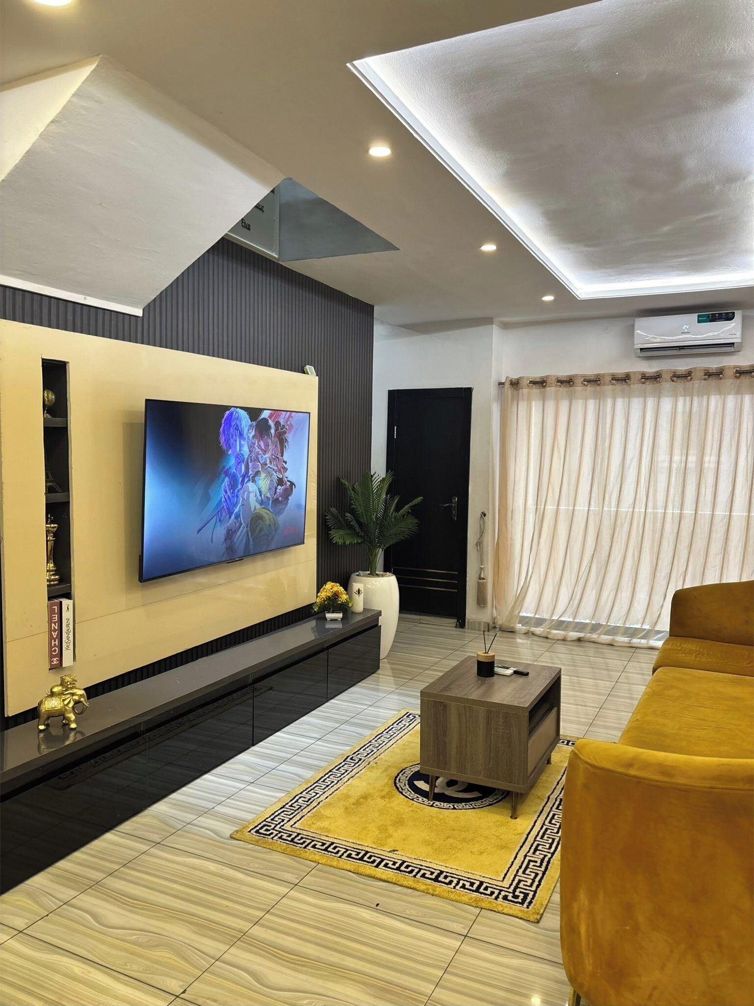 Family Apartment, Balcony, City View | Living area