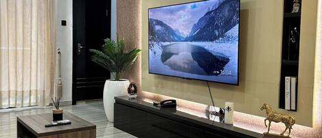 패밀리 아파트, 발코니, 시내 전망 | 거실 공간