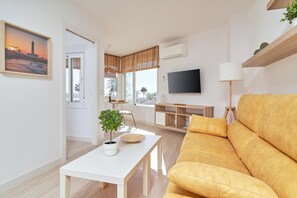 TV - Apartment 'Abril' with Sea View (Bremen)